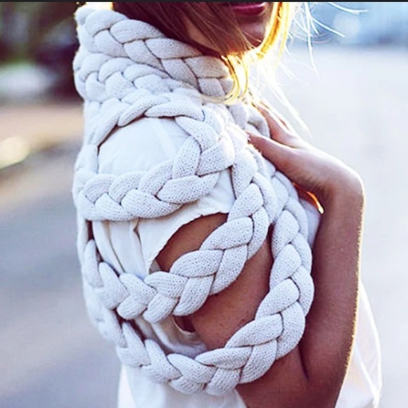 Braided Shrug in Chalk-Bridal Celapiu brand - Picture 2 of 3